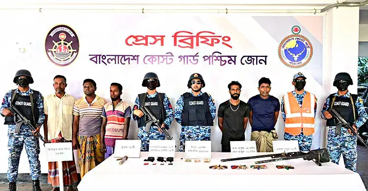 সুন্দরবন থেকে অস্ত্র-গুলিসহ ২ বনদস্যু আটক, জিম্মি ৩ জেলে উদ্ধার