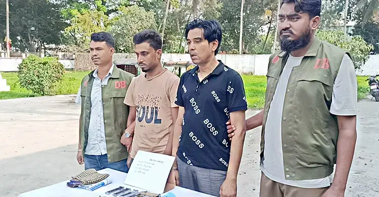 মাদক নিরাময় কেন্দ্র থেকে পিস্তল-গুলিসহ পরিচালক-কর্মচারী আটক