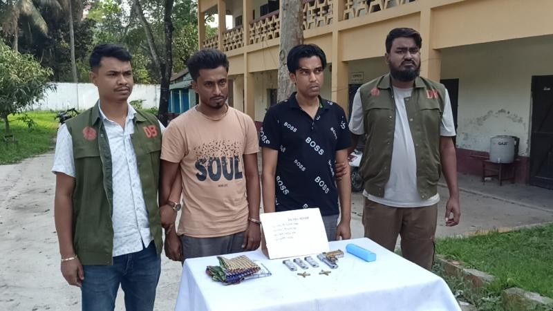 কুমিল্লায় মাদক নিরাময় কেন্দ্র থেকে অস্ত্র ও গুলিসহ ২ জন গ্রেপ্তার